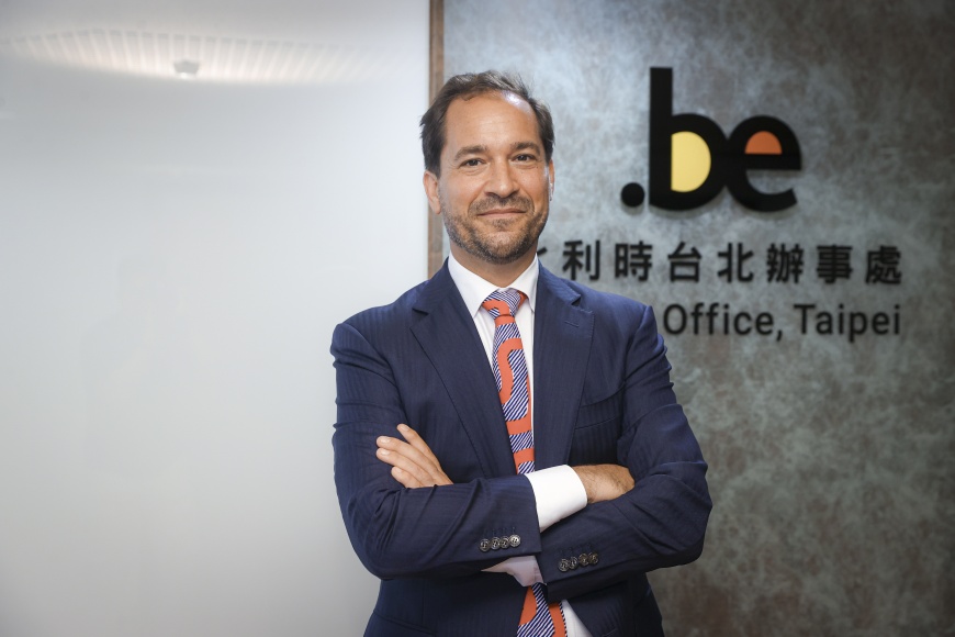 比利時台北辦事處長馬徹（Matthieu Branders）接受中央社專訪。（圖／中央社）