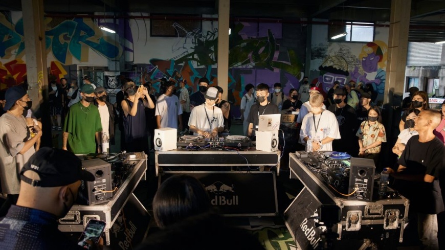 8月17日登場的「Turntable Jam DJ對決賽」,現場將進行16強一對一刷碟對戰(Scratch Battle)。(圖片來源:新北市政府文化局)