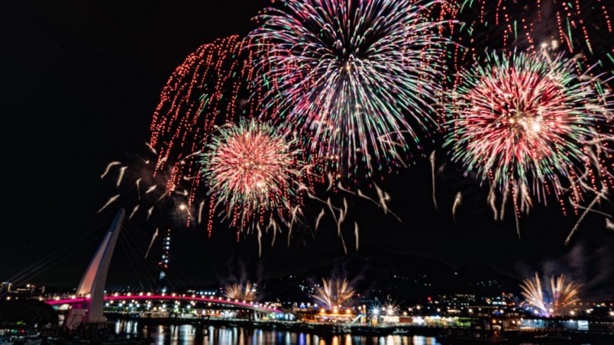 淡水漁人碼頭「仲夏繽紛樂」8月24日壓軸登場 邀您一同追煙花聽歌趣