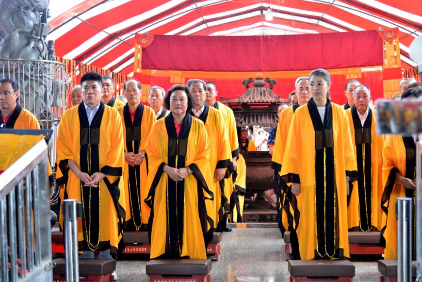圖1-113年玄天上帝飛昇得道全國聯合慶典在南投三玄宮登場，由主委張國政，弘道協會理事長王美雲、及南投縣許淑華縣長，共同擔任主獻官。