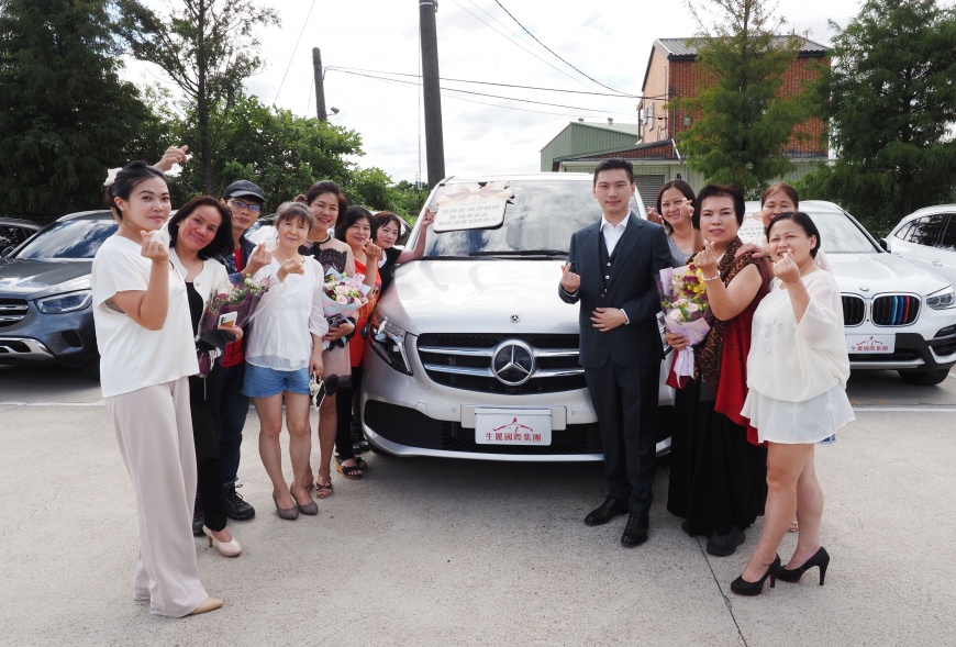 生麗國際優渥獎金制度,讓張美君購入百萬名車,以行動美容服務全國夥伴