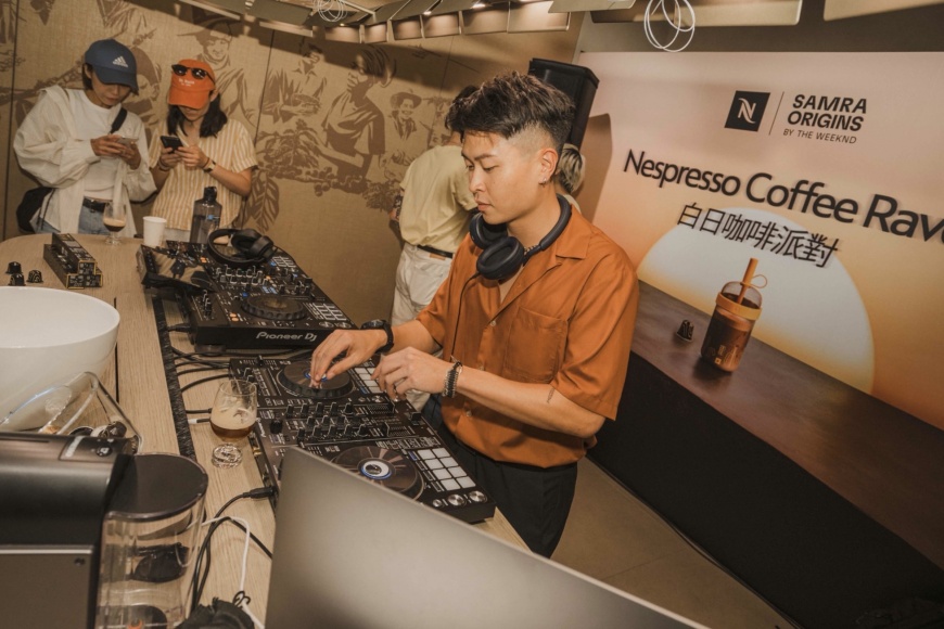 圖2:「Nespresso白日咖啡派對」以咖啡結合音樂,為派對文化帶來全新視角。特別邀請以 Neo-Soul 曲風聞名的音樂創作者LINION化身 DJ,帶領觀眾沉浸於 The Weeknd 音樂魅力