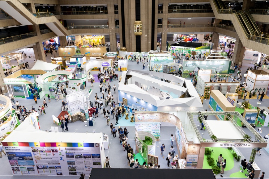 2025第四屆亞太永續博覽會吸引超過五萬人參觀，展場人潮絡繹不絕，見證永續議題已逐步走入全民生活。