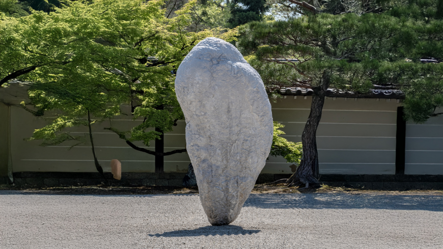 總獎金500萬!第七屆麗寶雕塑雙年獎揭曉 日本藝術家本鄉芳哉以作品《空白-坐佇》奪得金獎