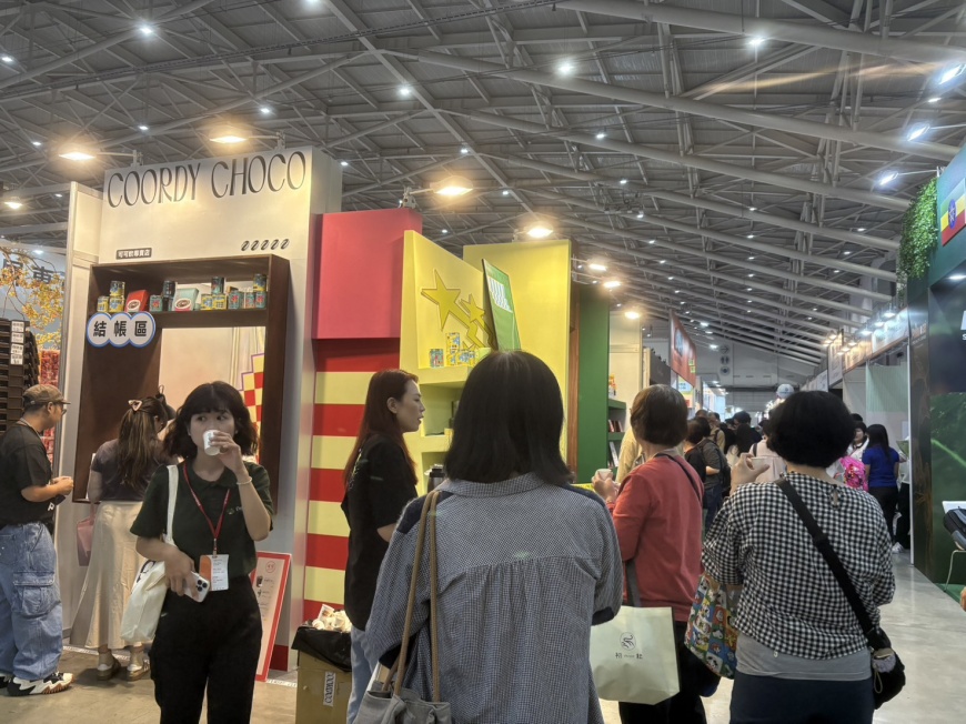 Coordy Choco展會攤位湧入滿滿人潮,深受大人小孩喜歡。