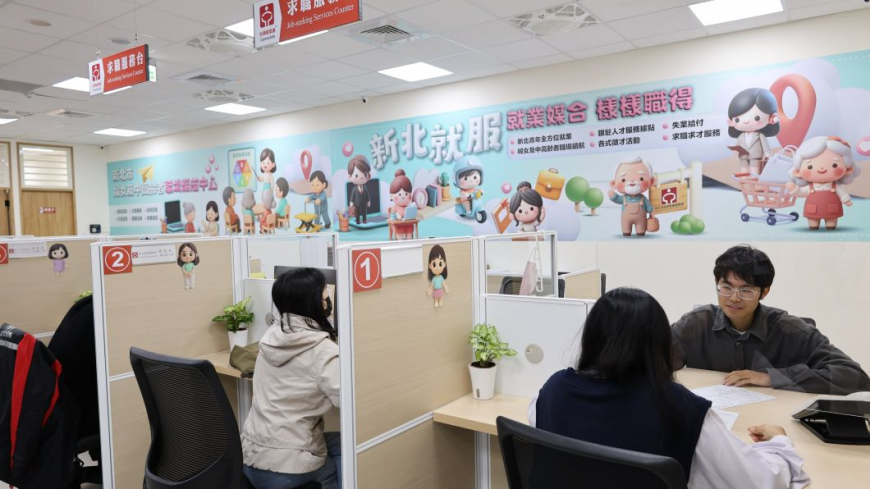 圖說:林口就業服務站空間明亮、色調溫暖的布置,使整體氛圍「很有療癒感」。(圖片來源:新北市政府勞工局)