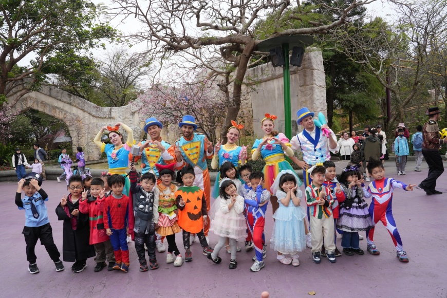 4.麗寶樂園4月3日至4月6日推出，12歲以下兒童免費入園，搭配一名購買全票899，就能暢玩探索世界。