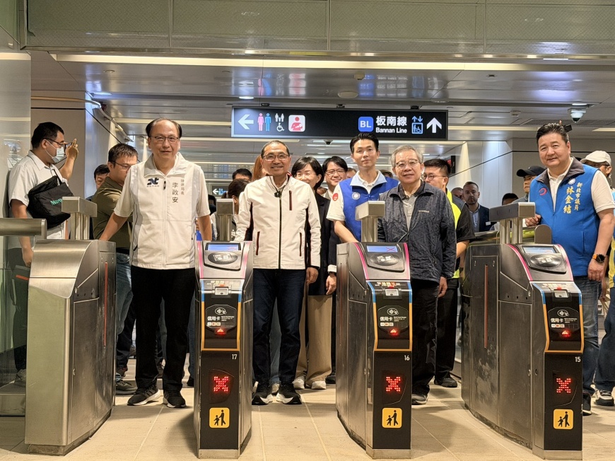 市長率隊視察三鶯線轉乘動線