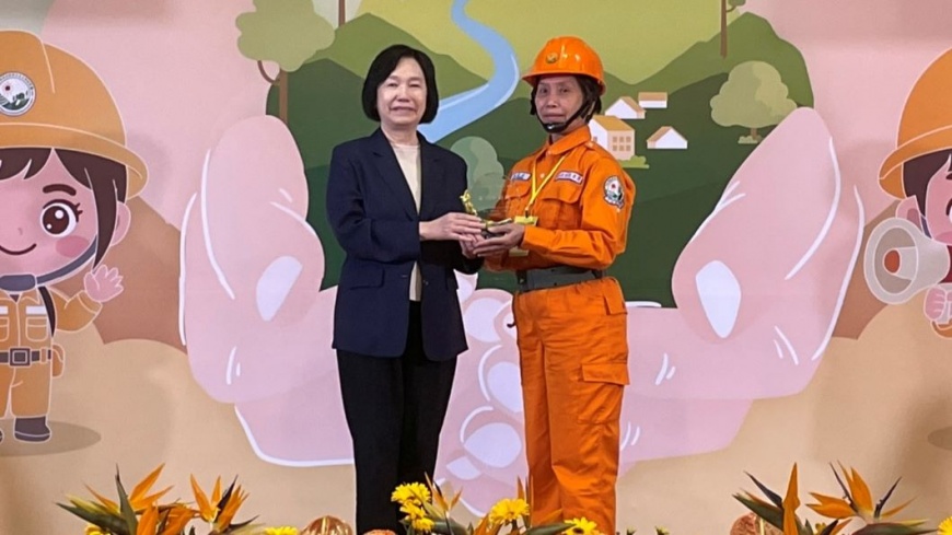 全國最多!新北10位資深土石流防災專員獲表揚 化身坡地最強守護者