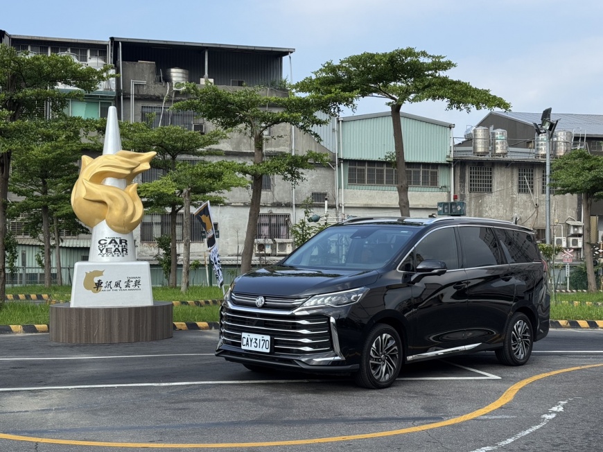 MG G50 PLUS憑藉超規滿配的產品實力，榮獲2026車訊風雲獎「最佳國產中大型MPV」。