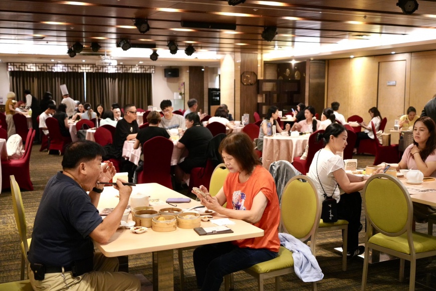 圖3.福粵樓百席訂位全滿,並特地推出「免單抽抽樂」的回饋活動,最大獎可抽到當日帳單全免。(圖_福容台北一館提供)