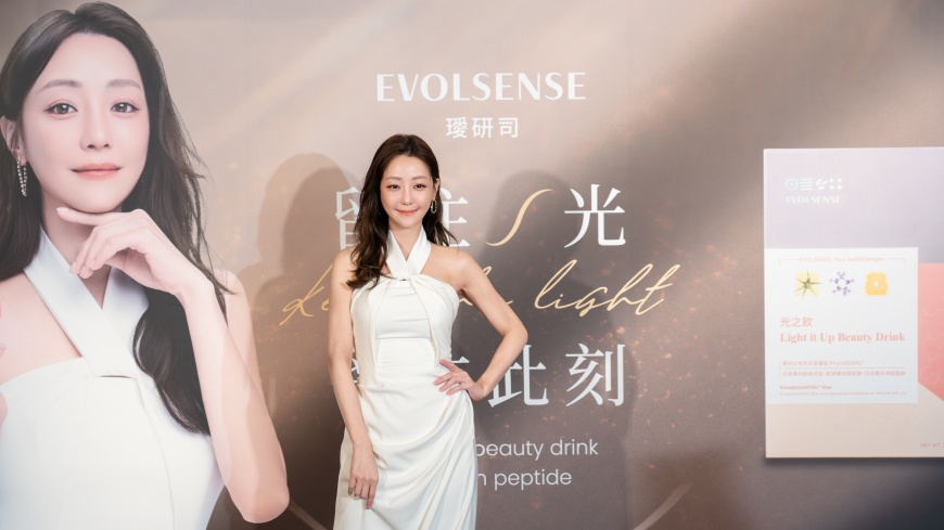 光之女子謝欣穎,邁入第四年合作代言,今年更升格雙品項代言,再度攜手璦研司,展現閃耀光芒。