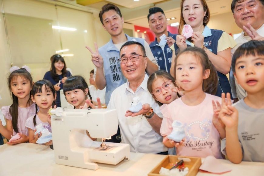 李四川提三大親子政策 延長好孕專車、打造大型室內親子館