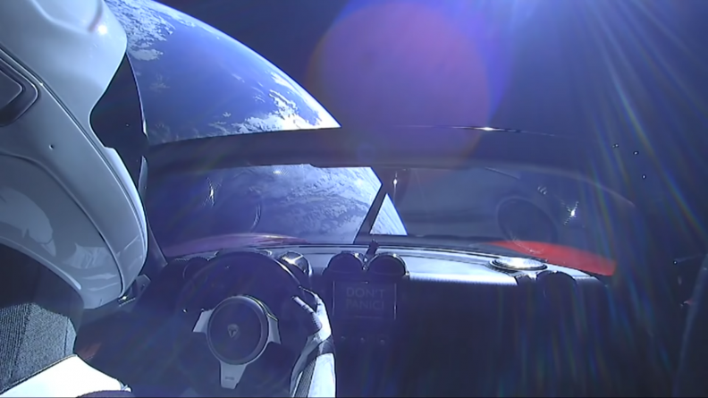 馬斯克還在2018年將他的Tesla Roadster送上外太空,車內還載著一位名為Starman的假人,成為目前史上唯一成功登上太空的市售汽車。(圖片來源/ Space X)
