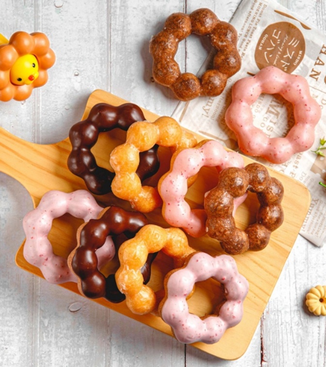 只要購買21世紀情人節套餐,就可免費爽拿Mister Donut蜜糖波堤兌換券。(圖/業者提供)