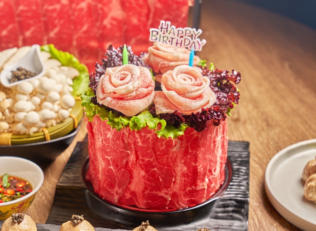 問鼎祭出壽星贈生日肉蛋糕優惠。(圖/問鼎提供)