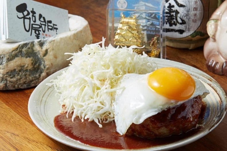 名古屋台所招牌餐點是超厚漢堡排與豬排。（圖／翻攝自名古屋台所臉書）