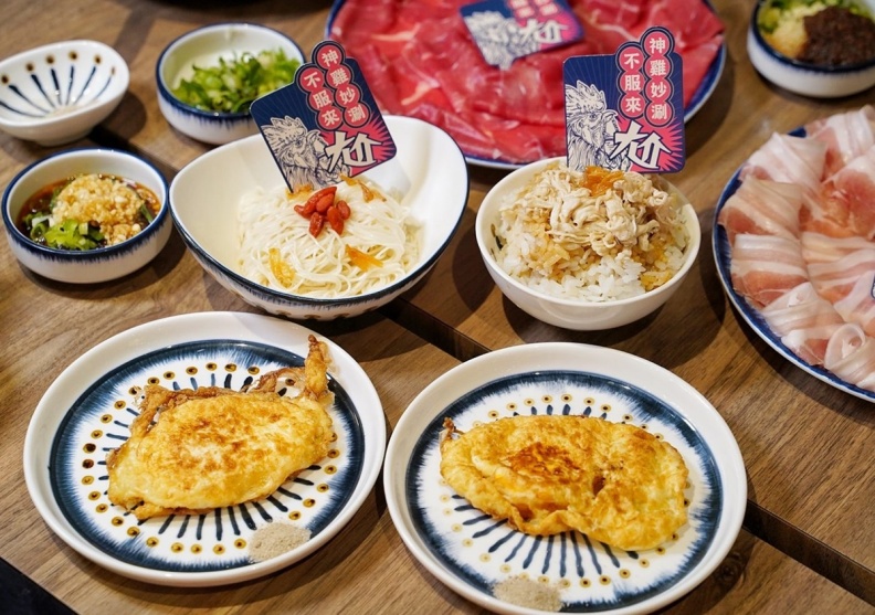 尬鍋有多款超唰嘴副食。(圖/部落客阿華田的美食日記提供)