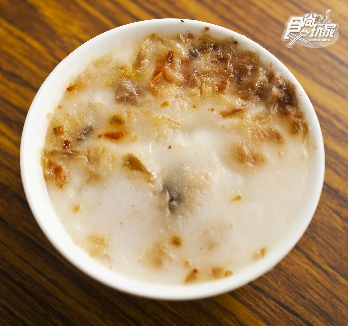新港碗粿財每一碗碗粿，就是真材實料的最佳保證。（圖／食尚玩家）