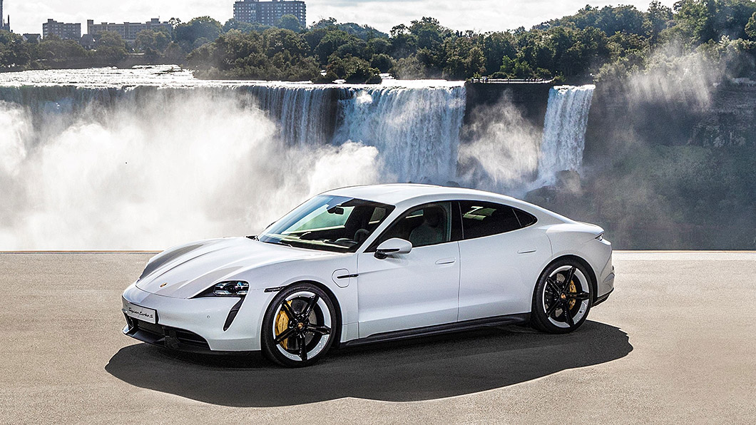 Porsche Taycan一款車就奪得年度豪華車與年度性能車兩座獎項。(圖片來源/ World Car Award)