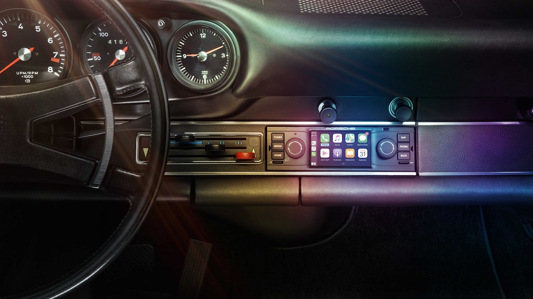 1-DIN規格適用於初代911至993世代等氣冷911。(圖片來源/ Porsche)
