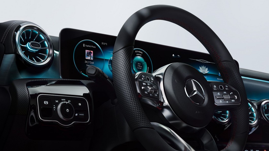A180採寬螢幕設計,在車主使用上一目了然。(圖片來源/ M-Benz)