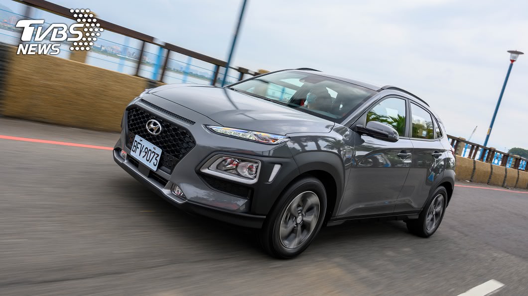 Hyundai今年追加Hybrid版本車型,以1.6自然進氣引擎搭配電動馬達。