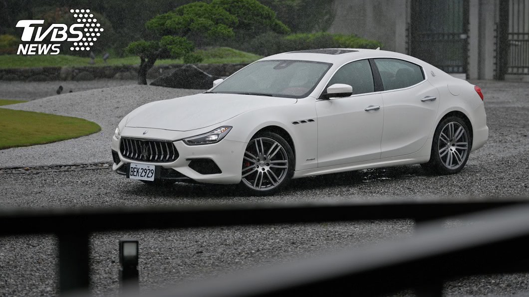 Maserati新年式Ghibli GranSport新增ADAS先進駕駛輔助系統與20吋輕量化鋁圈兩項標準配備。