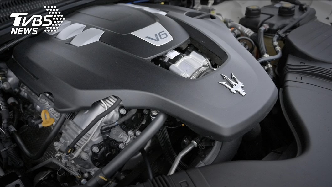 3.0升V6雙渦輪引擎擁有350匹與51.0公斤米扭力,使用相同引擎本體的S版本,動力則提升至430匹與59.1公斤米。