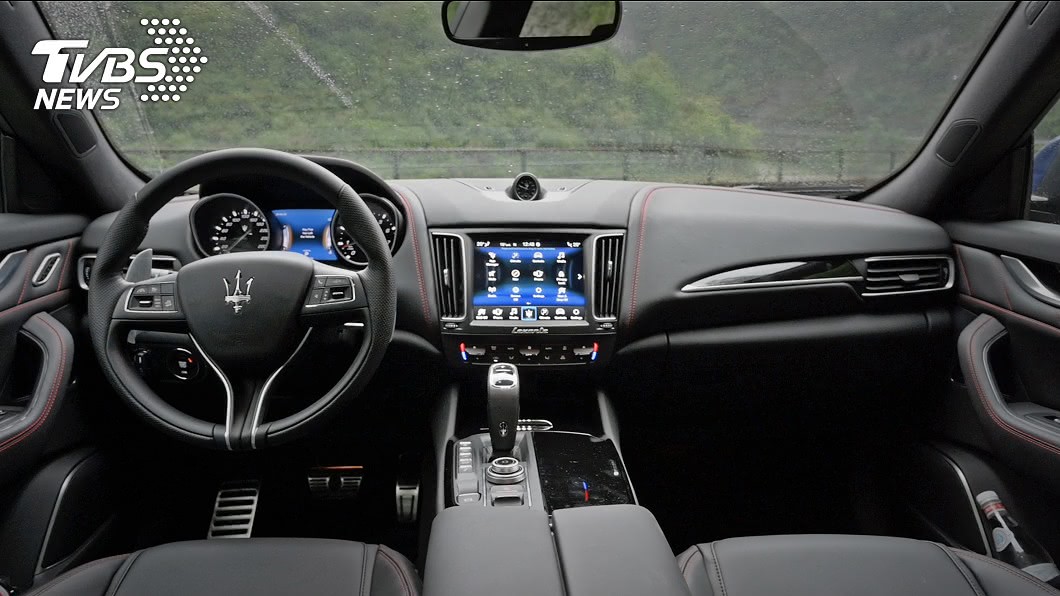 Maserati旗下車款的內裝慣以大量真皮、精緻縫線等設計,營造頂級奢華質感。(圖為Levante GranSport)