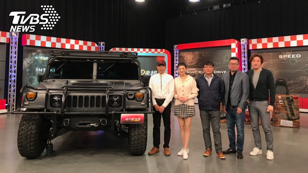 陳和皇、主持人宗怡與車評們與H1合照。(圖片來源/ 地球黃金線)