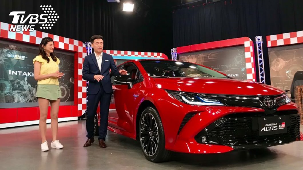 Altis GR Sport外觀上搭配17吋亮黑切削鋁圈、運動化側裙等勁黑套件。(圖片來源/ 地球黃金線)