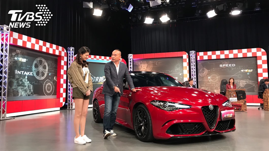 Giulia Quadrifoglio車側有Quadrifoglio四夜草徽飾。(圖片來源/ 地球黃金線)