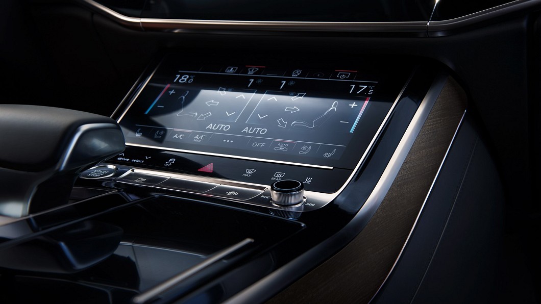 Audi A8的觸控螢幕導入了MMI touch response直覺式觸控系統,能夠模擬回饋觸感及按鍵聲響。(圖片來源/ Audi)