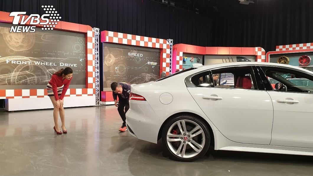 Andy老爹表示Jaguar XE是同級中最具有轎跑線條的一款車。(圖片來源/ 地球黃金線)