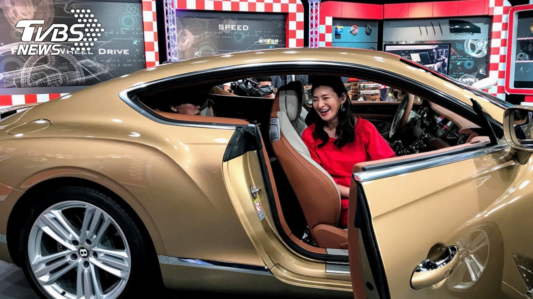 Continental GT採無窗框,林志鑫形容沒有B柱使車窗降下來有遊艇的感覺。(圖片來源/ 地球黃金線)