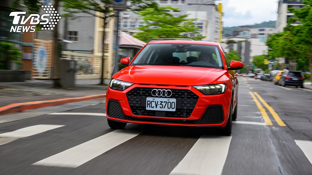 車頭三孔設計源自於經典拉力賽車Sport quattro。