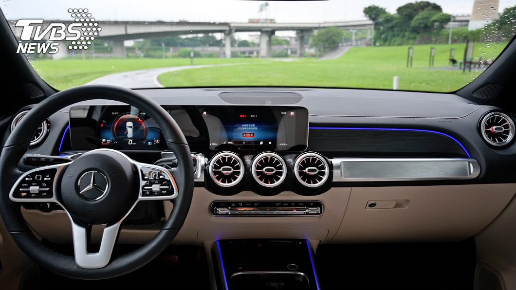 媒體試車手Andy老爹建議消費者可以選配Apple Carplay。