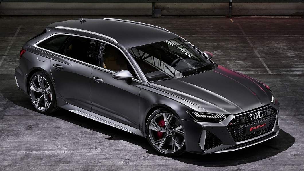 Audi RS6 Avant的特點是乖張的氣壩、鈦灰色後視鏡、爆龜寬車體,再加上V8引擎獨特聲浪。(圖片來源/ Audi)