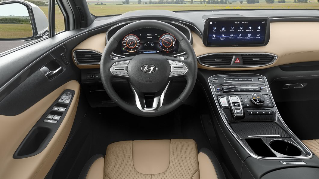 在中央鞍座區塊,可以見到大量按鍵都整合在其中。(圖片來源/ Hyundai)