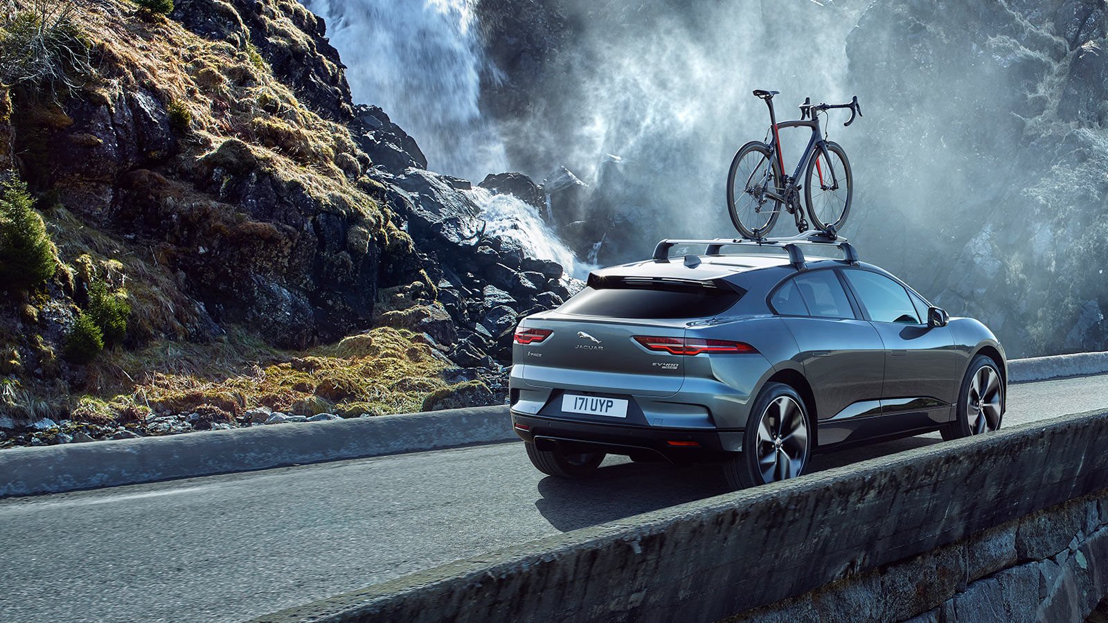 Jaguar I-PACE作為跑車型SUV 定位，車尾設計相當特殊具備跑車韻味。(圖片來源/ Jaguar)