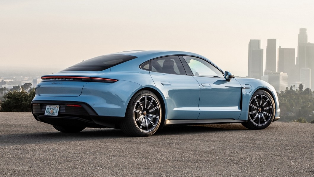傾斜的後窗玻璃與突出的肩線也帶來十足張力。(圖片來源/ Porsche)