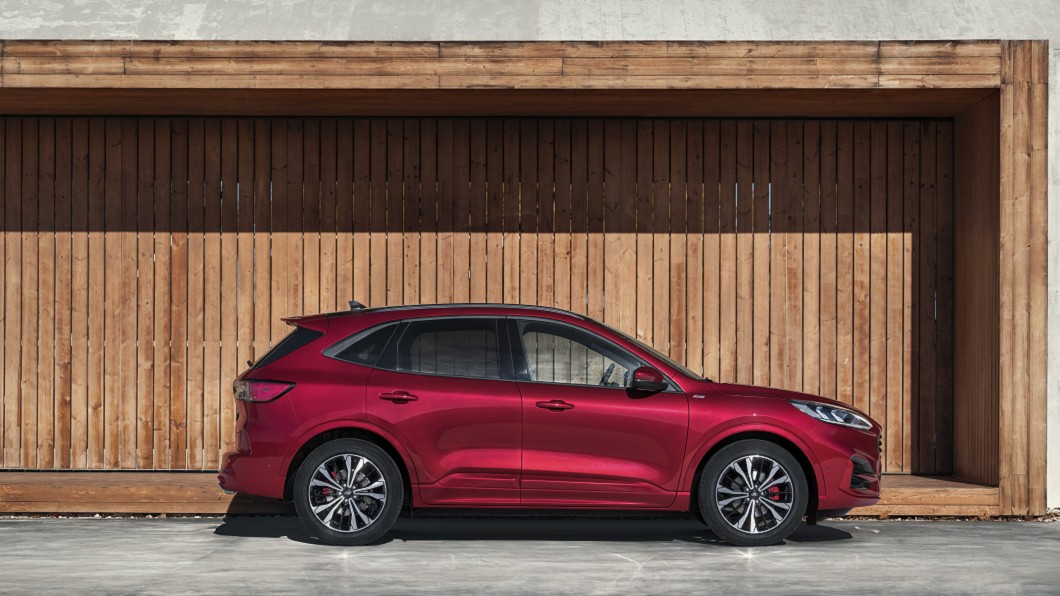 Ford Kuga這次推出六種顏色,分別為皓月白、尊爵灰、新世紀銀、洗鍊黑、炫目紅、赤岩棕。 (圖片來源/ Ford)