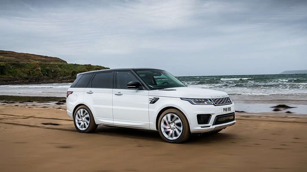 六月份入主Land Rover車系即加贈原廠電動側踏。(圖片來源/ Jaguar Land Rover)