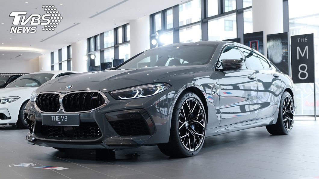 BMW M8 Coupe車長達4867mm,是一部大型GT房車。