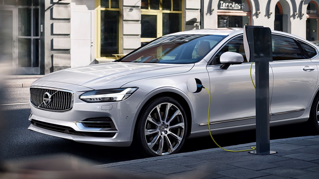 S90 T8 PHEV入列　305萬起補足油電陣容