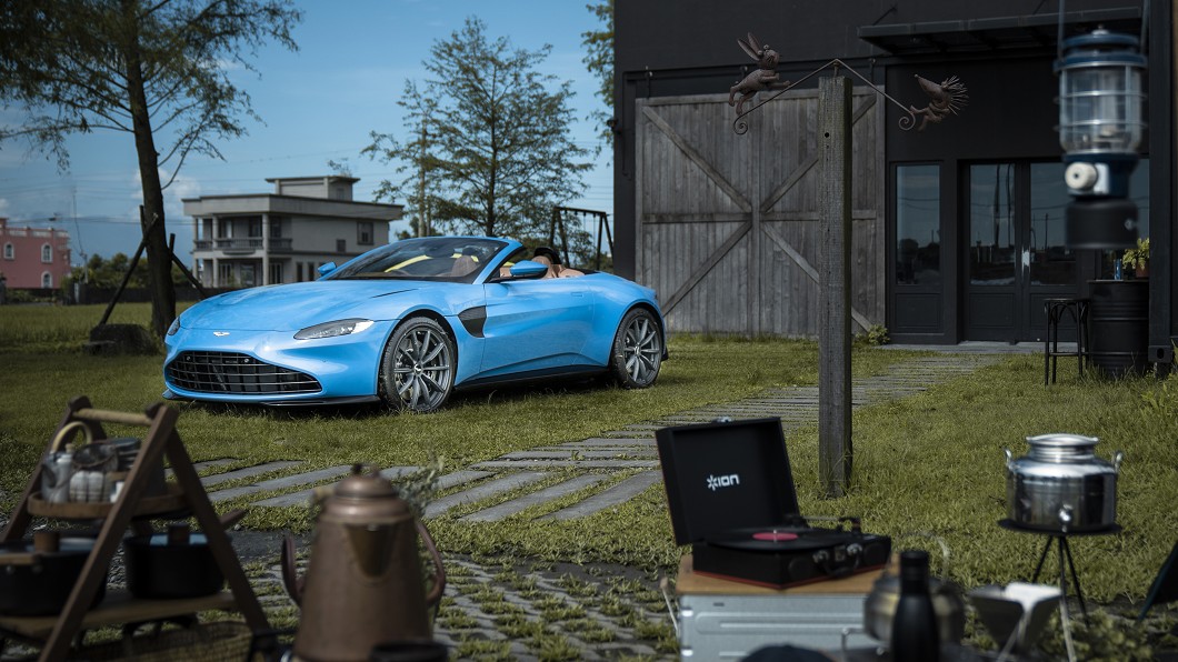 車壇最快開關篷速度 Vantage Roadster台灣首發