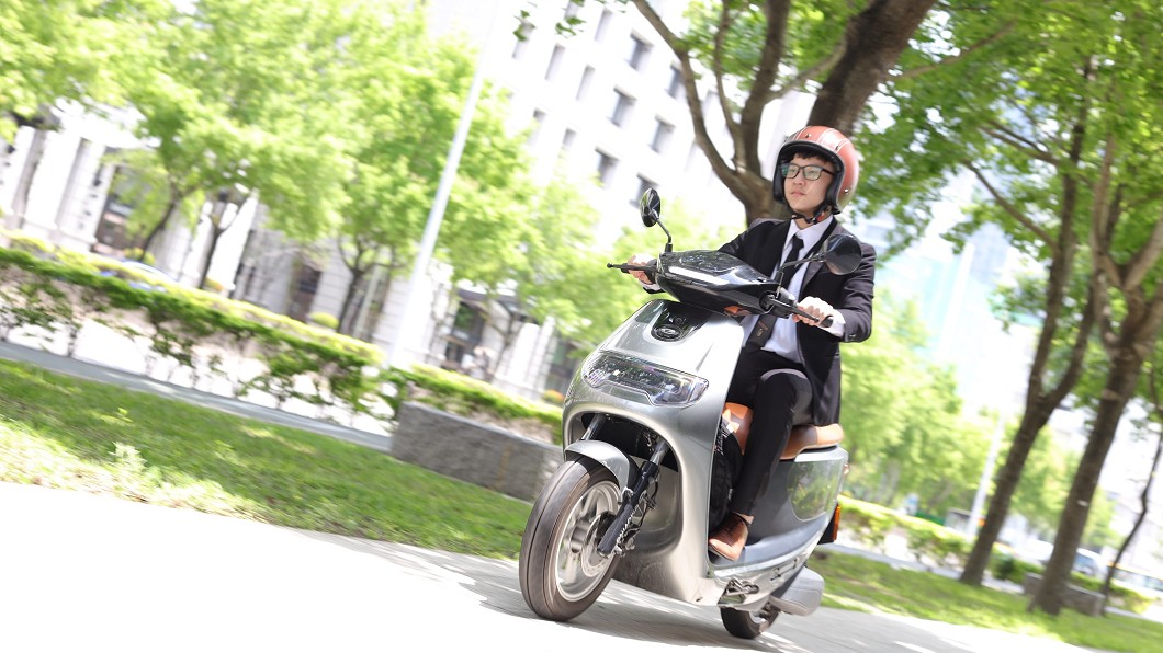 emoving挑戰電動機車最低價 iE125新車型售價七萬內