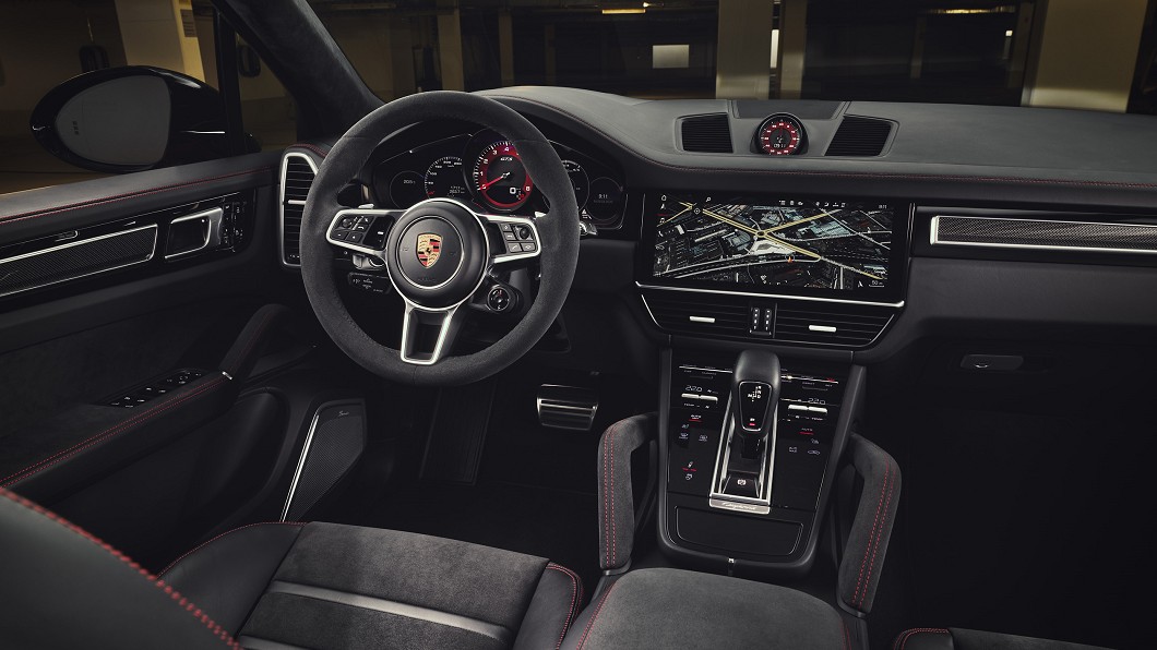 全新Cayenne GTS/GTS Coupé車內大量採用 Alcantara高質感麂皮。(圖片來源/ Porsche)