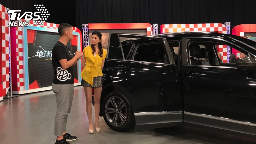 Tiguan Allspace第二排座位放置兒童增高墊與兒童安全座椅後,空間依然充足。(圖片來源/ 地球黃金線)